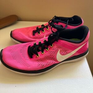 Nike Women’s Flex RN Pink Running Shoe 7.5